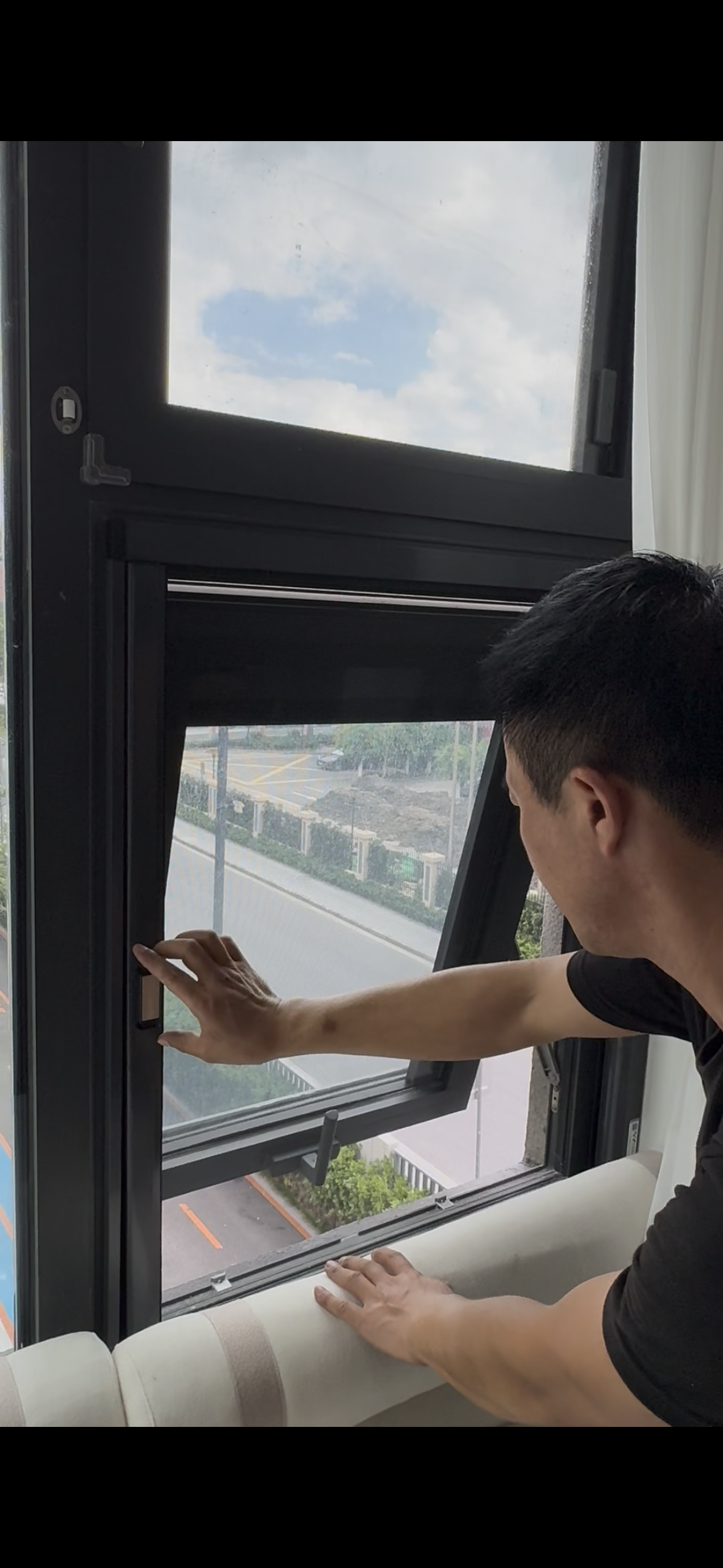 漂移窗与下悬窗上安装FJ韦柏卷轴平网纱窗的优点